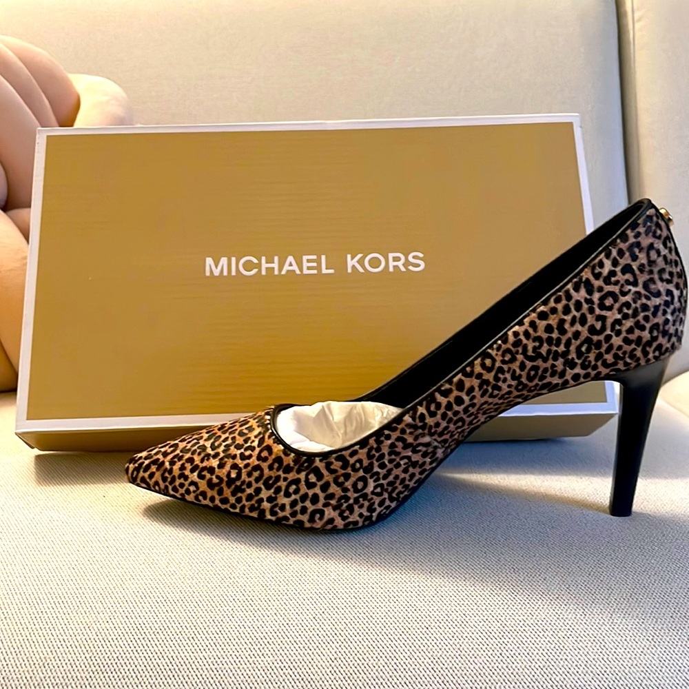 Michael Kors size 8.5 Dorothy flex pump printed hair calf.